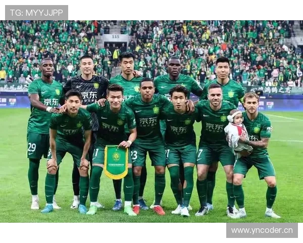 国安新帅战术突变引发队内震荡：昔日“铁血防线”为何成为球队争冠路上的最大隐患？